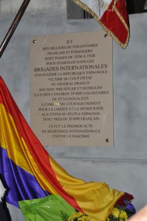 Plaque_en_hommage_aux_volontaires